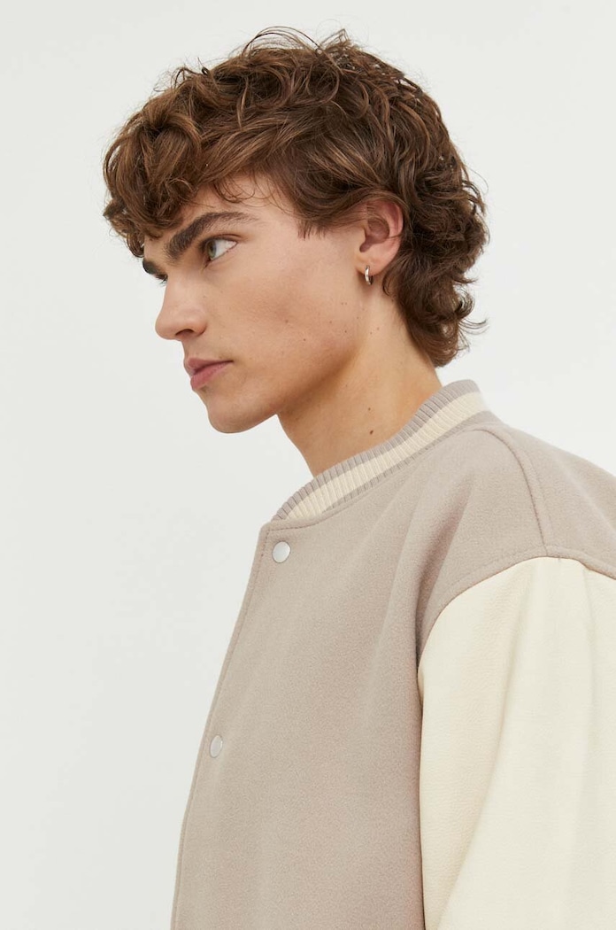 Яке бомбър Abercrombie & Fitch бежов KI132.3096.178