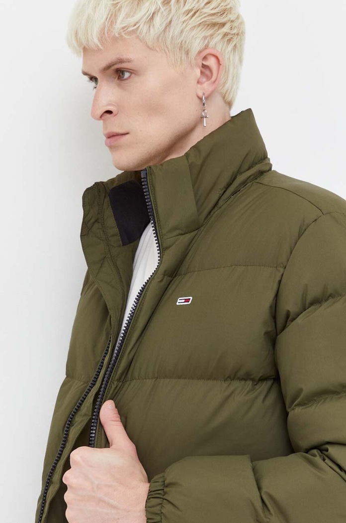 Μπουφάν με επένδυση από πούπουλα Tommy Jeans πράσινο DM0DM15447