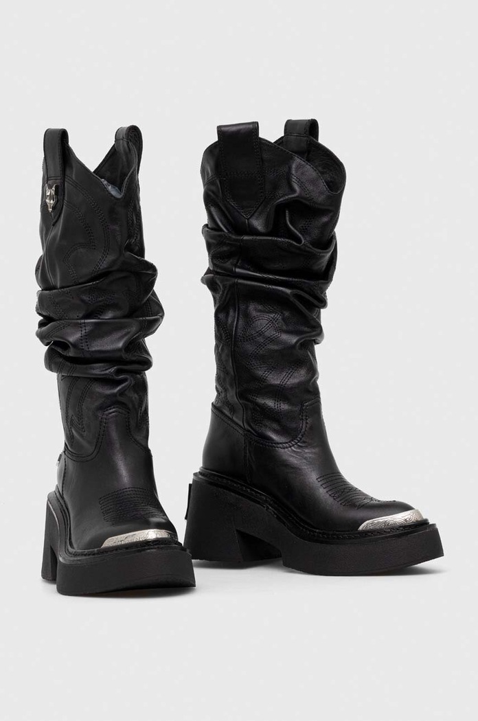 Obutev Usnjeni elegantni škornji Naked Wolfe Stable Stable.Black črna