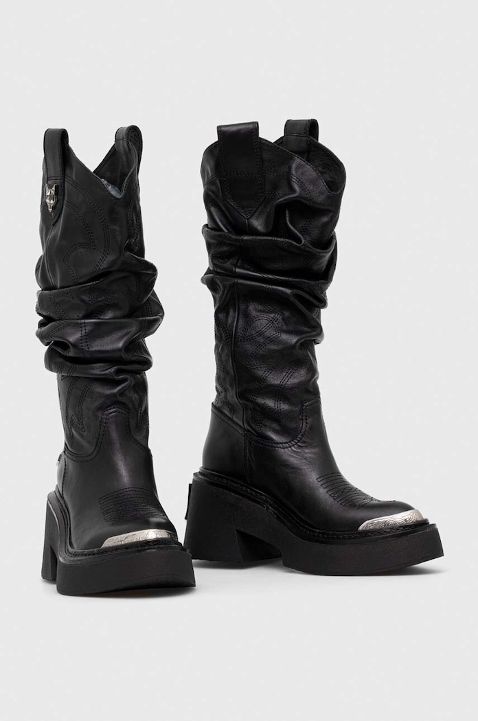 Obutev Usnjeni elegantni škornji Naked Wolfe Stable Stable.Black črna