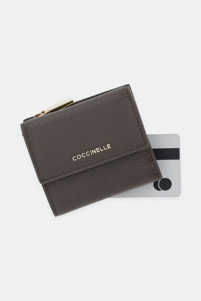 Coccinelle портфейл дамски от кожа кафяв E2.MW5.11.B8.01