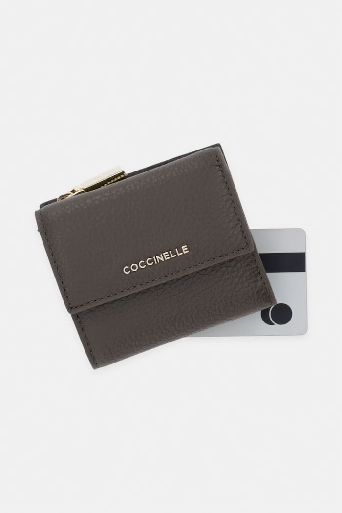 Coccinelle портфейл дамски от кожа кафяв E2.MW5.11.B8.01