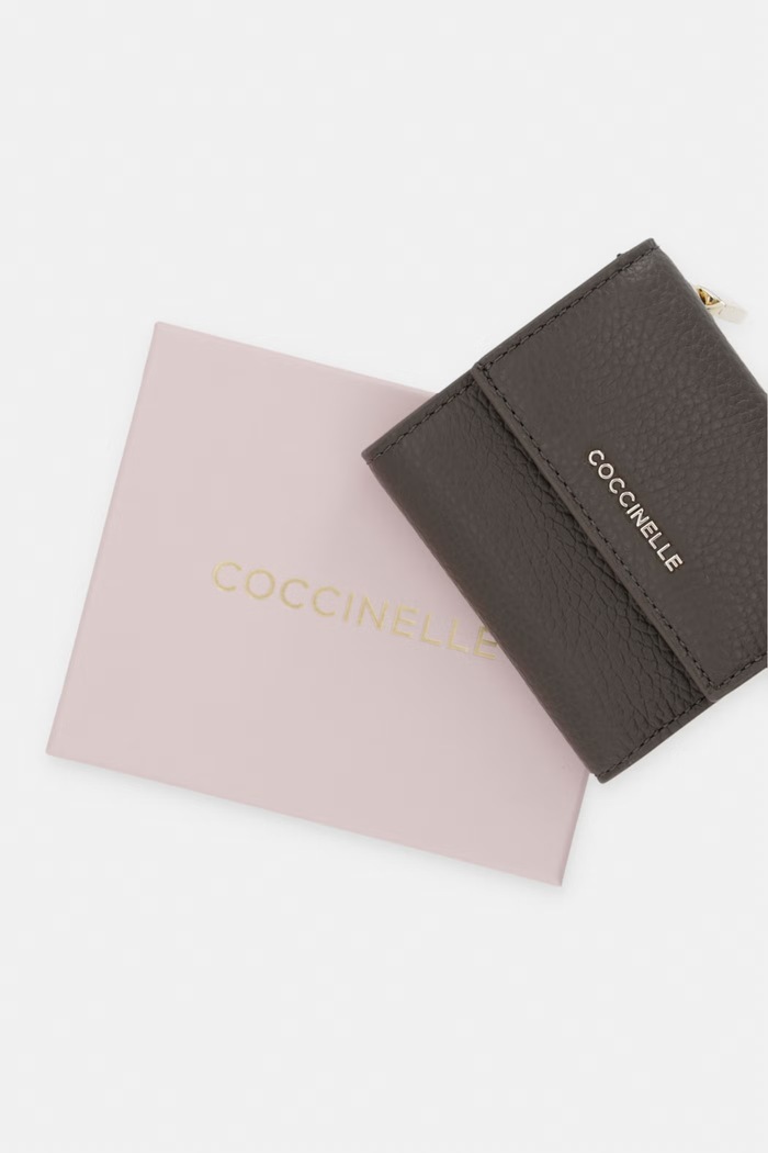 Coccinelle портфейл дамски от кожа E2.MW5.11.B8.01 кафяв
