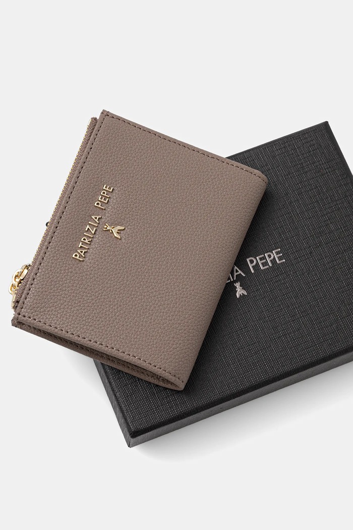 Портфейл дамски от кожа Patrizia Pepe CQ8732.L001 кафяв