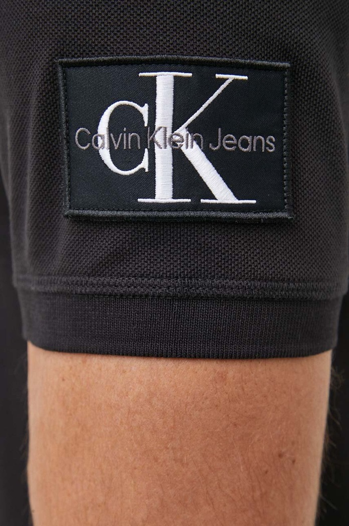 Памучна тениска с яка Calvin Klein Jeans J30J323394 черен
