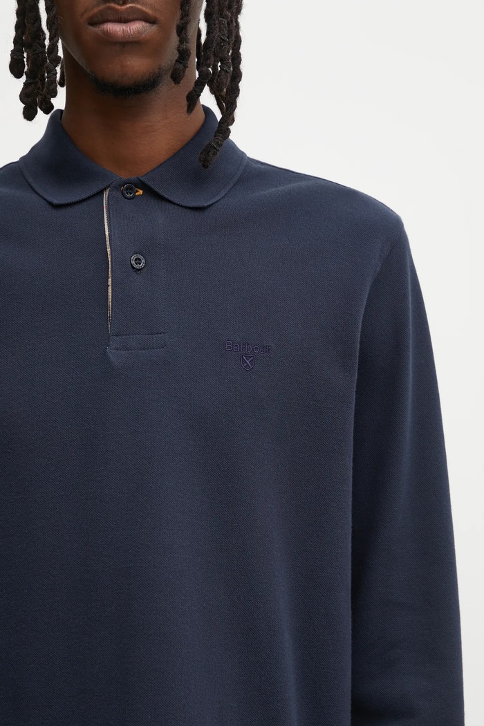 Bavlněné tričko s dlouhým rukávem Barbour námořnická modř MML0705