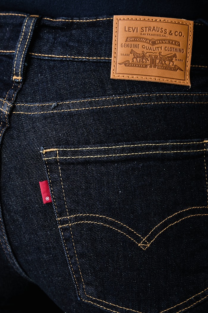 Jeansy skinny damskie 724 HIGH RISE STRAIGHT Levi's 18883.0227 granatowy