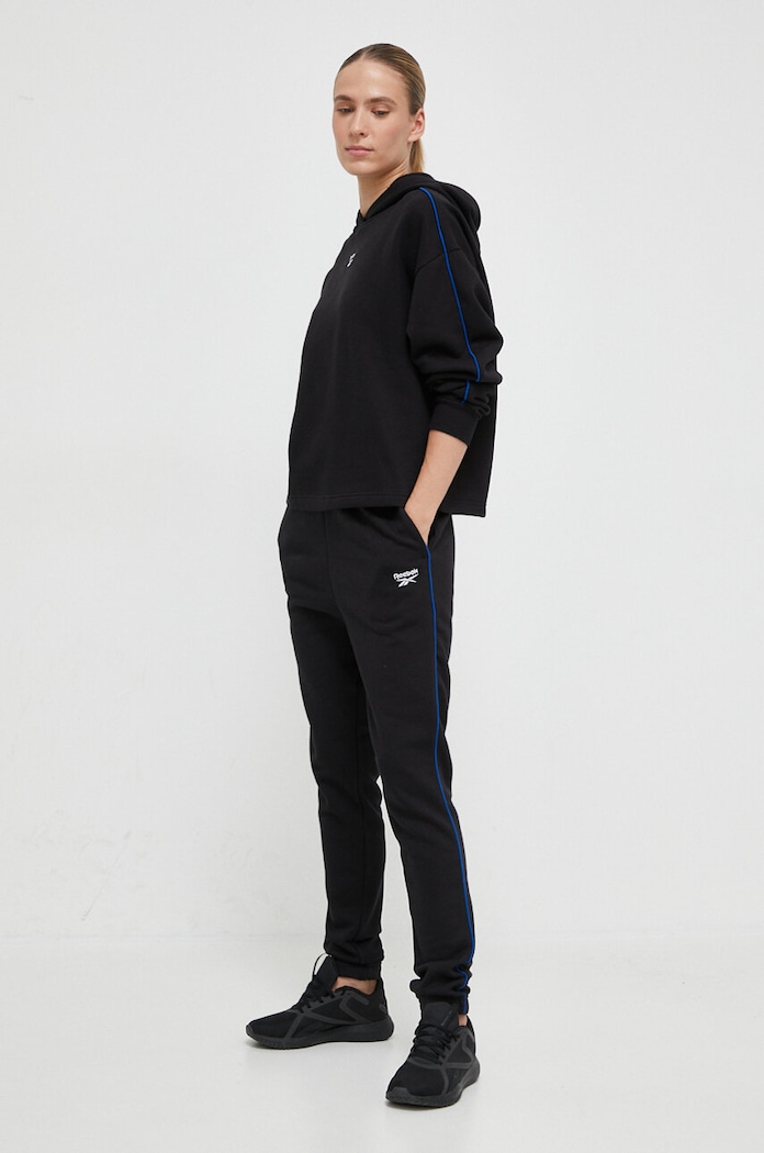 Tepláky Reebok 100037131 čierna AW23