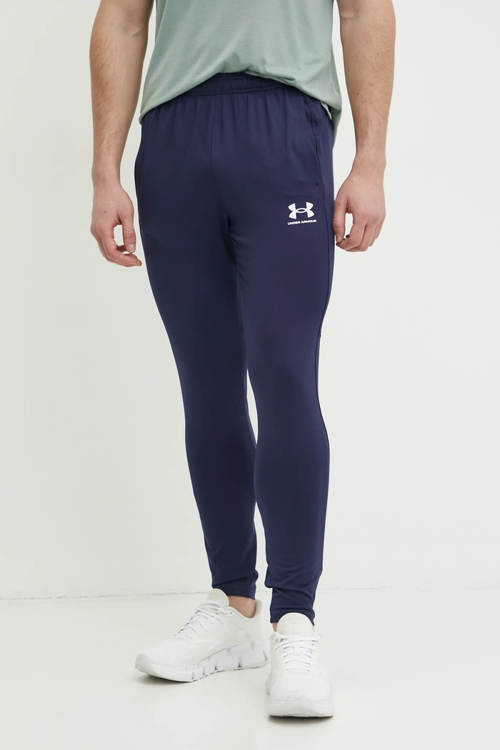 Tréningové nohavice Under Armour Challenger s elastanom tmavomodrá 1379587