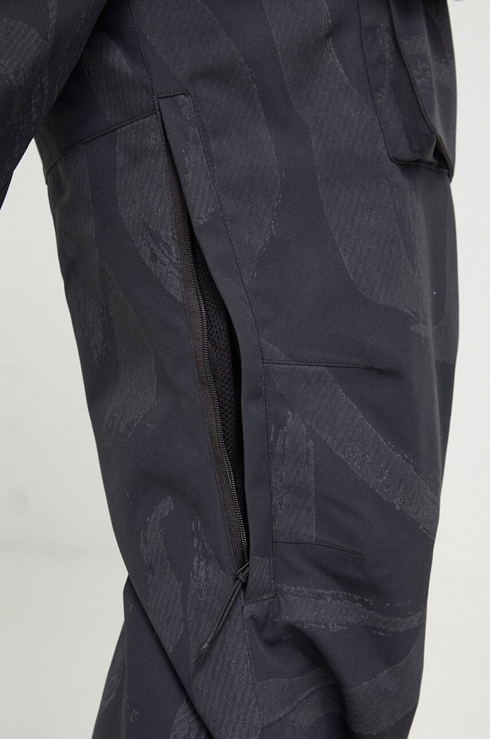 Colourwear spodnie Mountain Cargo czarny 7010401