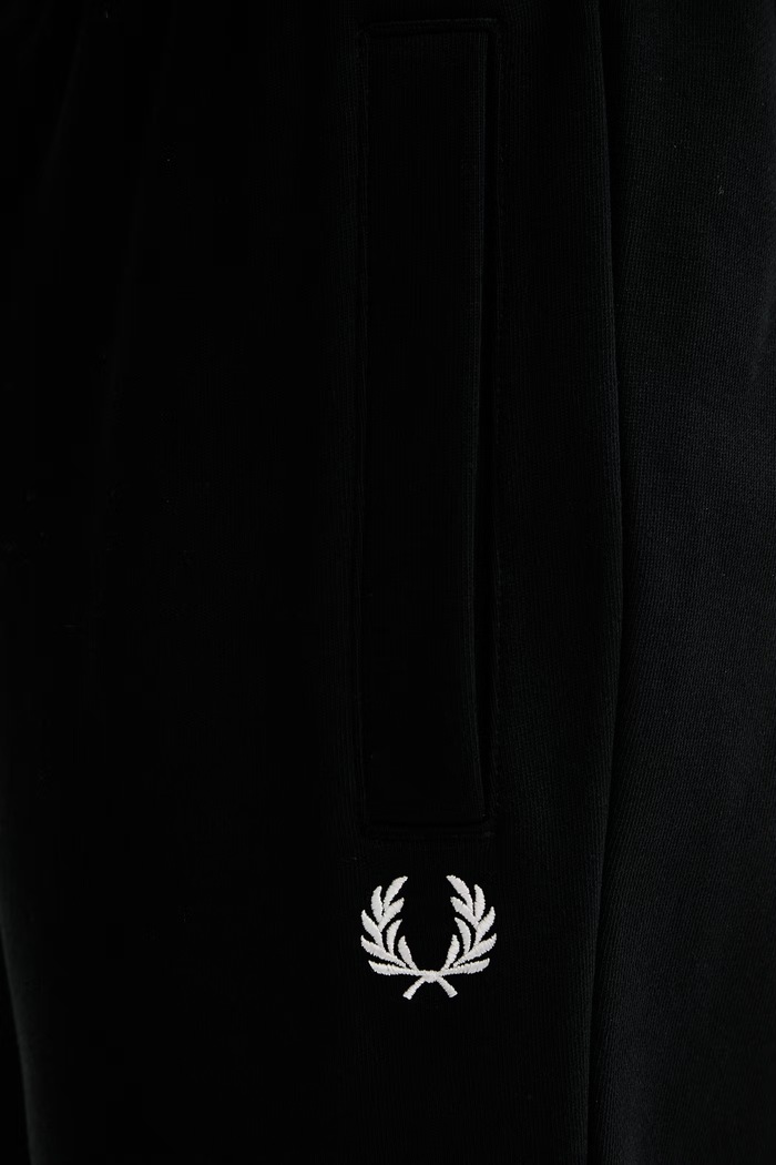 Βαμβακερό παντελόνι Fred Perry μαύρο T5505.102