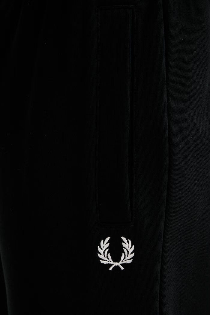 Βαμβακερό παντελόνι Fred Perry μαύρο T5505.102