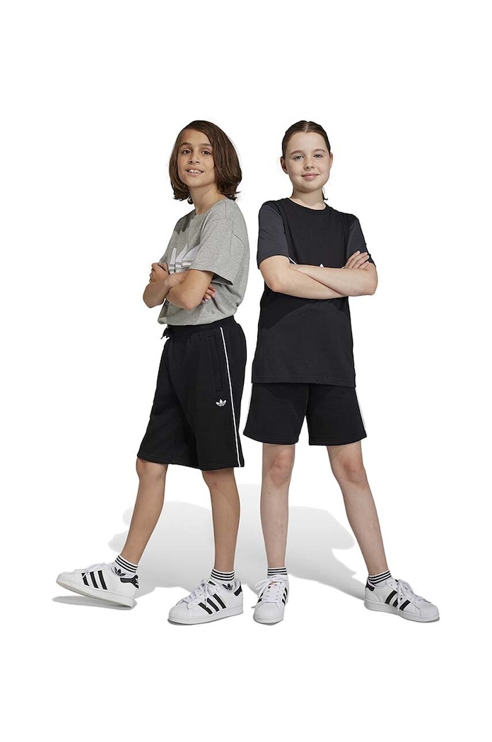 adidas Originals gyerek rövidnadrág sima fekete IC6246
