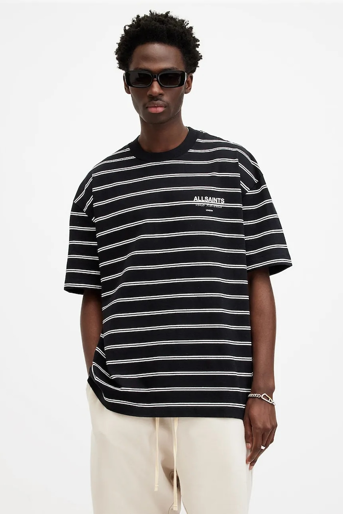 Bavlněné tričko AllSaints UNDERGROUND STRIPE S potisk modrá MG020Z