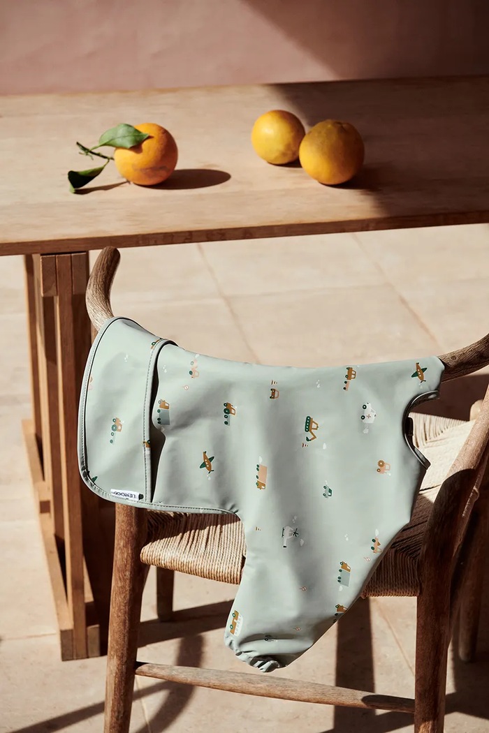 Liewood Bavețică copii Merle Printed Cape Bib verde LW14782