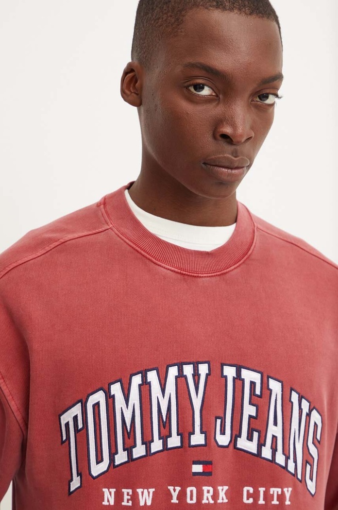 Μπλούζα Tommy Jeans απλικέ μπορντό DM0DM19757