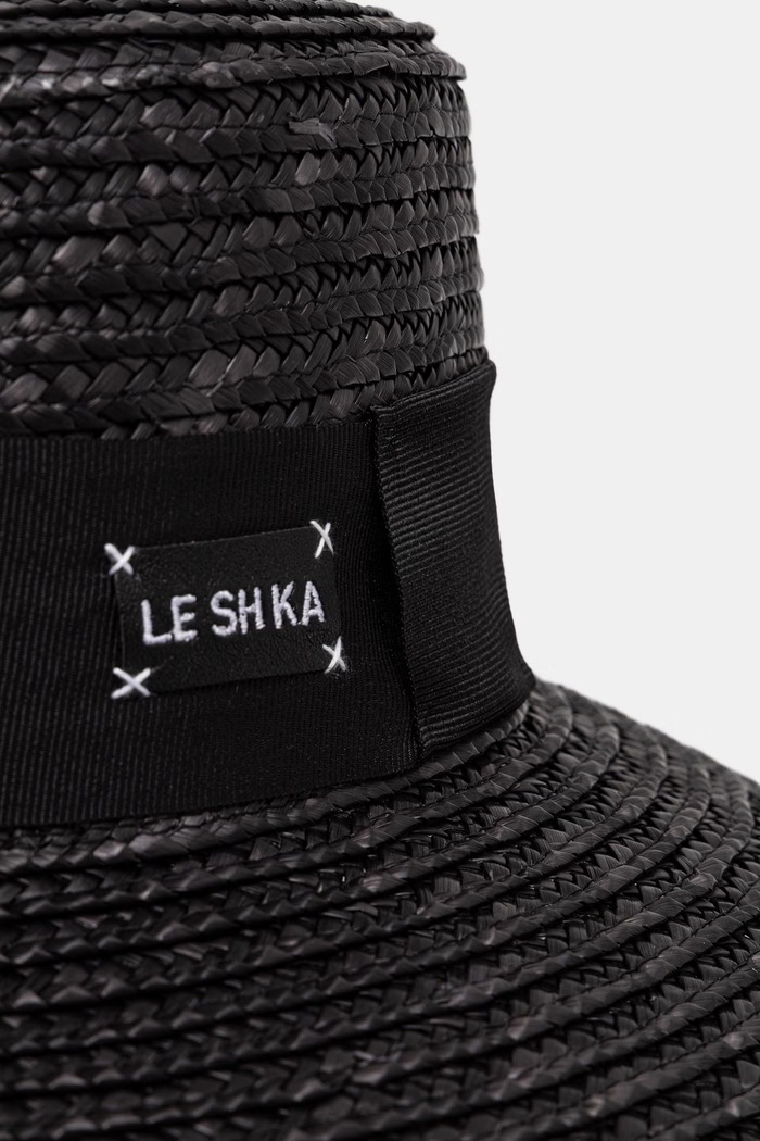 LE SH KA klobouk se širokou krempou dámský Black Straw Veil BLackStrawVeil černá SS26