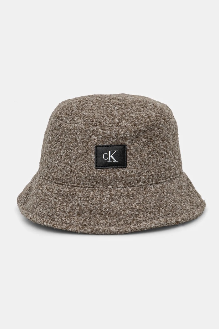 Klobouk Calvin Klein Jeans nášivka šedá K60K612754