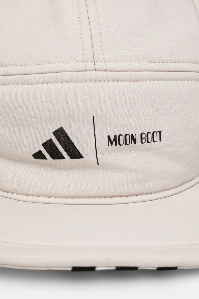 Шапка с козирка adidas x Moon Boot JE1944 бежов AW24