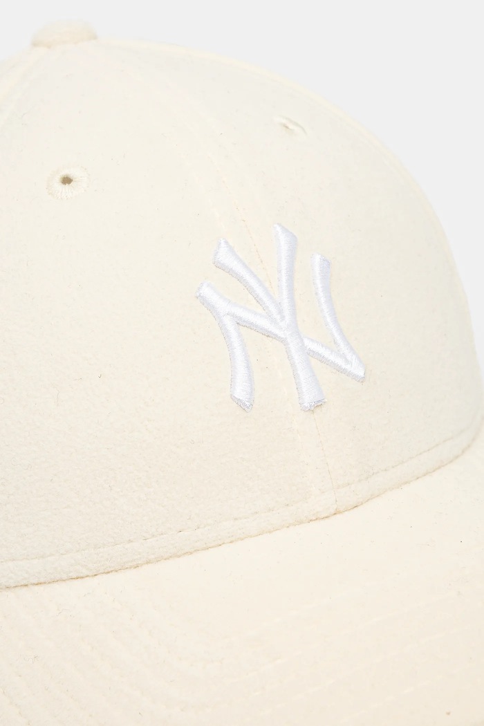 Кепка New Era COSY 9FORTY® NEW YORK YANKEES 60565256 бежевый AW24