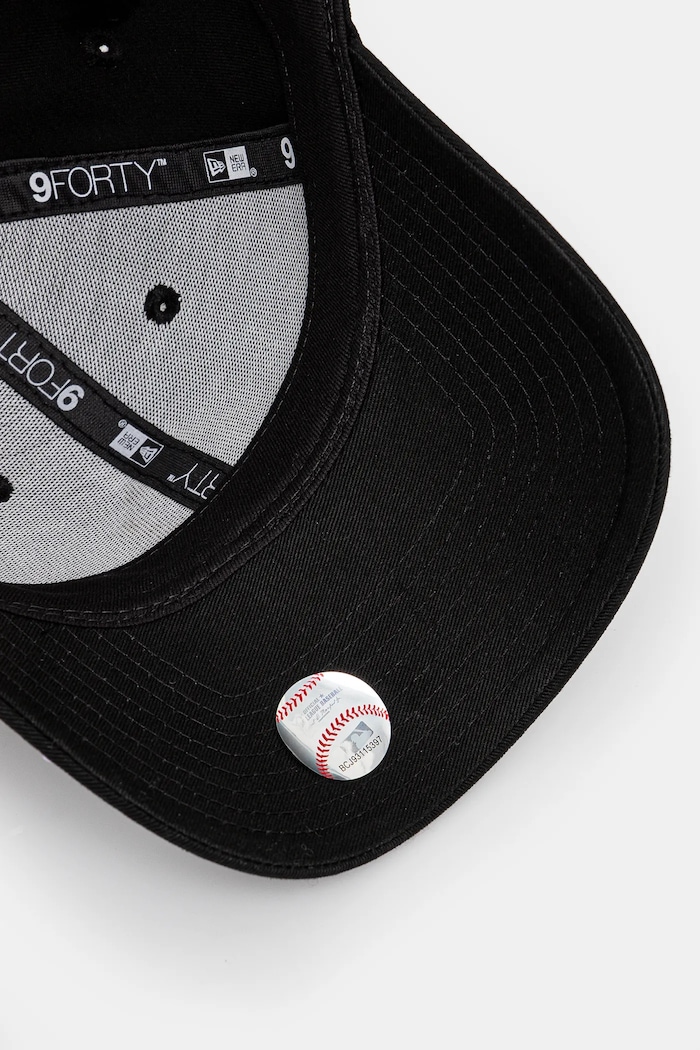 Bombažna bejzbolska kapa New Era CORE CLASSICS 9TWENTY® NEW YORK YANKEES črna 60364306