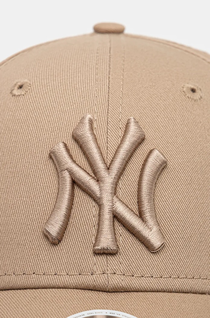 New Era cotton baseball cap LEAGUE ESSENTIAL 9FORTY® NEW YORK YANKEES 60471463 brown AW24