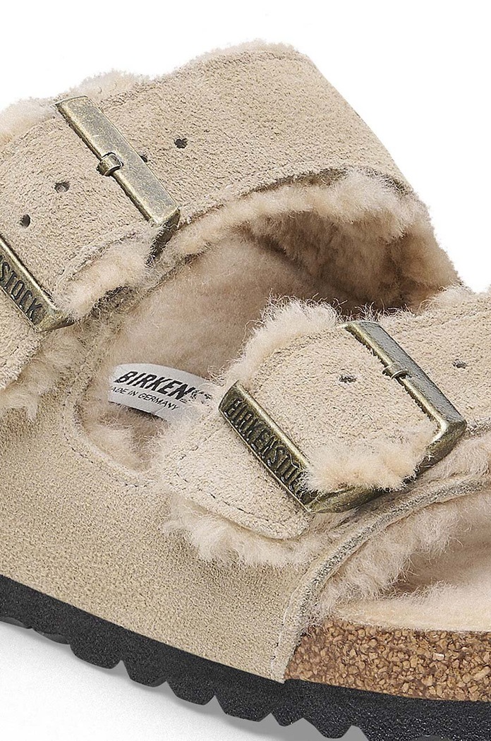 Obuwie Birkenstock Klapki zamszowe Arizona Shearling 1028293 beżowy