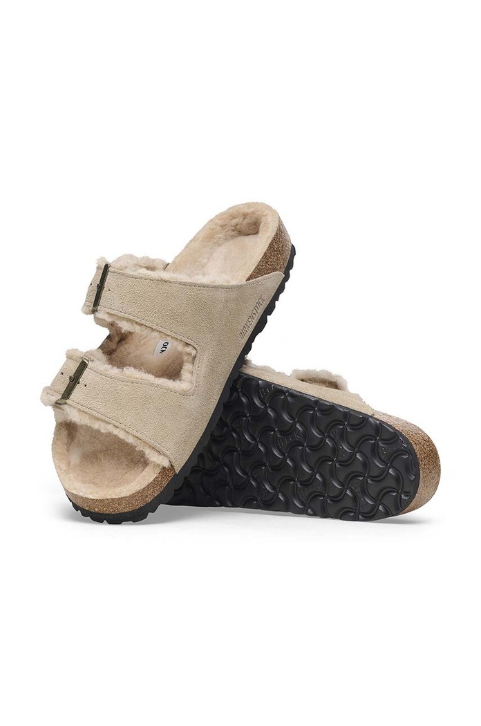 Klapki zamszowe Arizona Shearling Birkenstock beżowy 1028293
