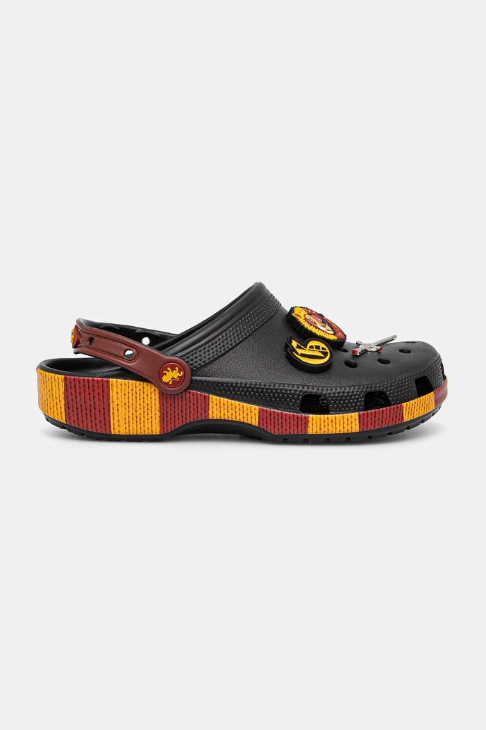 Obuwie Crocs klapki Classic Gryffindor Clog 210553.90H czarny