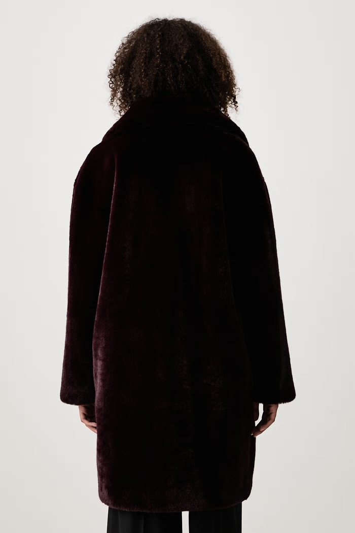 Odzież Stand Studio Płaszcz ze sztucznego futra damski Camille Cocoon Coat 61137.9070 bordowy