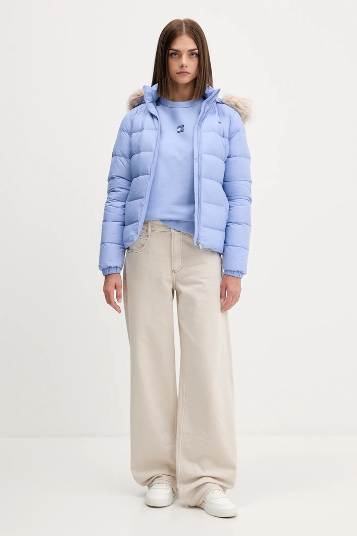 Pernata jakna Tommy Jeans DW0DW18312 ljubičasta AW25