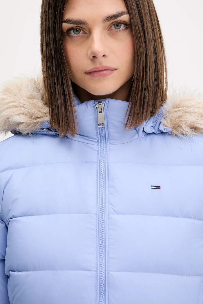 Pernata jakna Tommy Jeans ljubičasta DW0DW18312