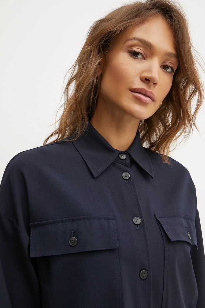Košulja s primjesom vune Weekend Max Mara mornarsko plava 2425046042600