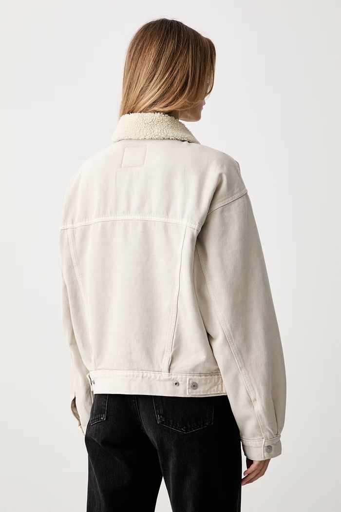 Oblačila Levi's jeans jakna ženska denim 90S SHERPA A4435 bež