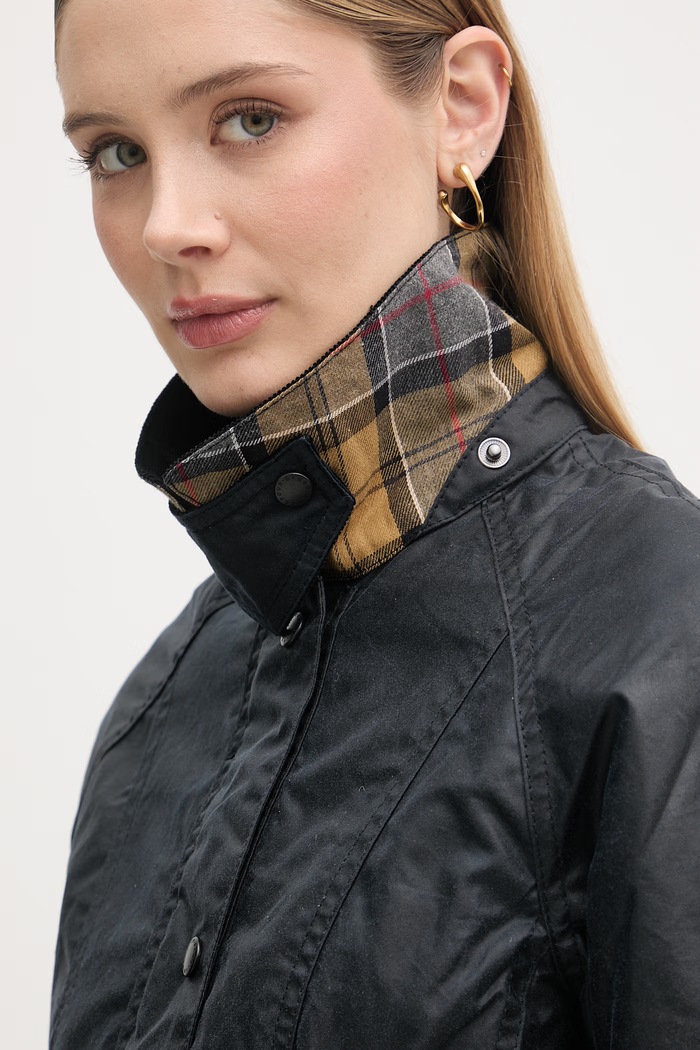 Barbour prechodná bunda dámska bavlnená Beadnell tmavomodrá LWX0667