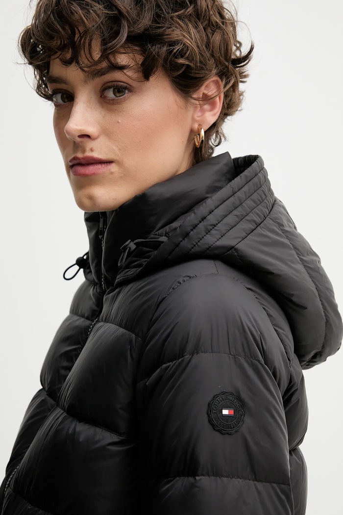 Páperová bunda Tommy Hilfiger čierna WW0WW43581