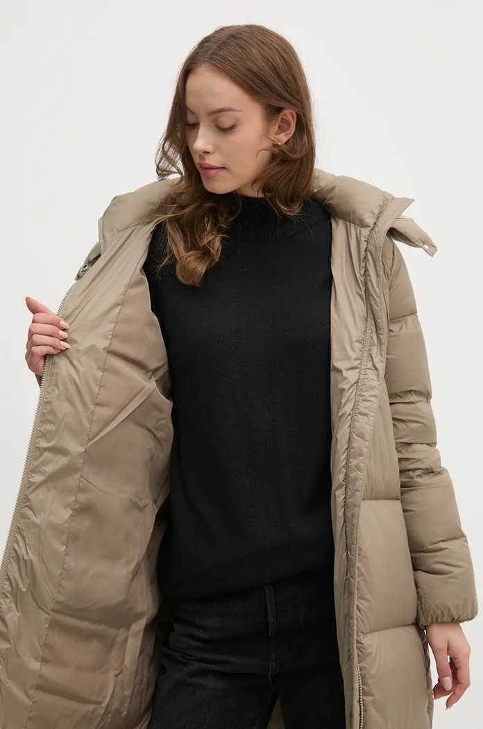 Pernata jakna Calvin Klein Jeans J20J224109