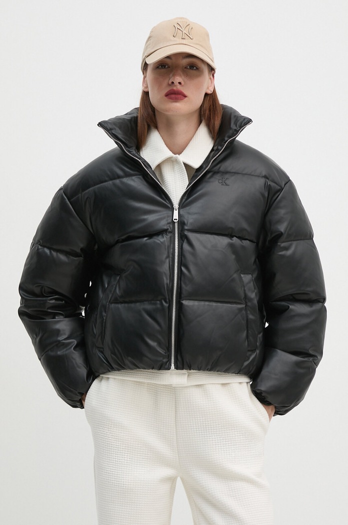 Calvin Klein Jeans rövid kabát szigetelt fekete J20J224111