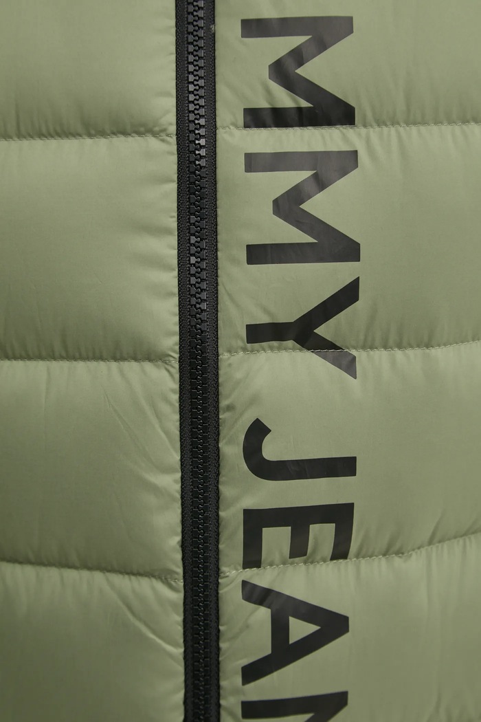 Páperová bunda Tommy Jeans DW0DW20388 zelená