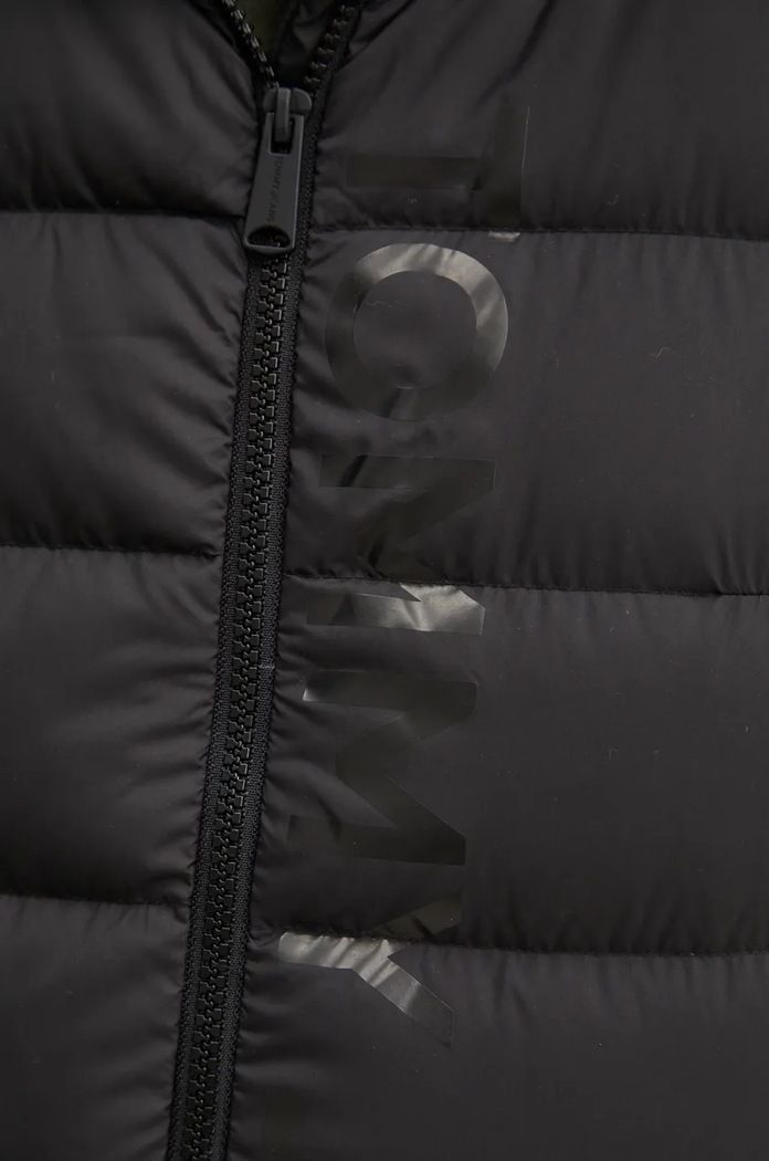 Péřová bunda Tommy Jeans DW0DW20388 černá