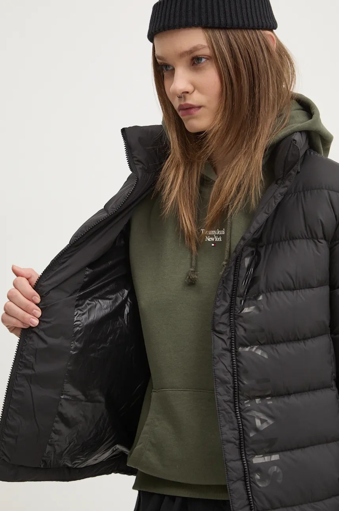 Péřová bunda Tommy Jeans DW0DW20388
