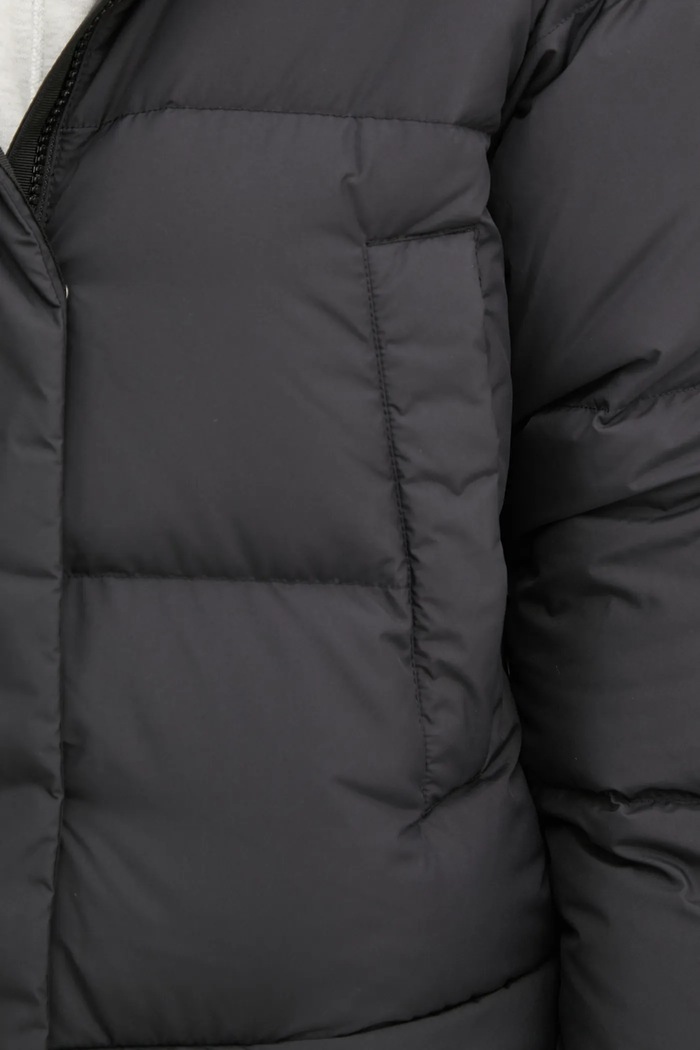 Péřová bunda Peak Performance Quiver G79931 černá