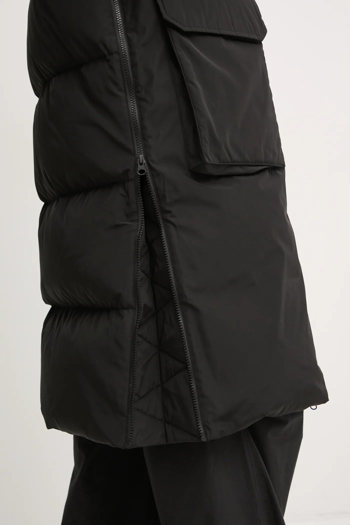 Péřová bunda Peak Performance Bluebird G79926 černá