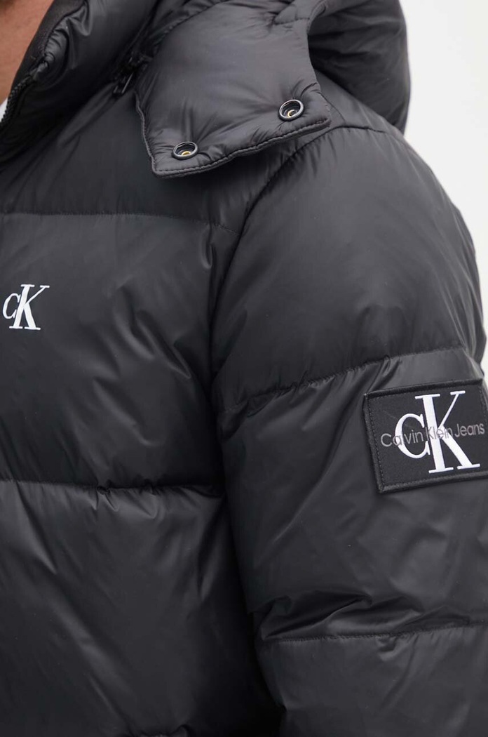 Páperová bunda Calvin Klein Jeans čierna J30J325946