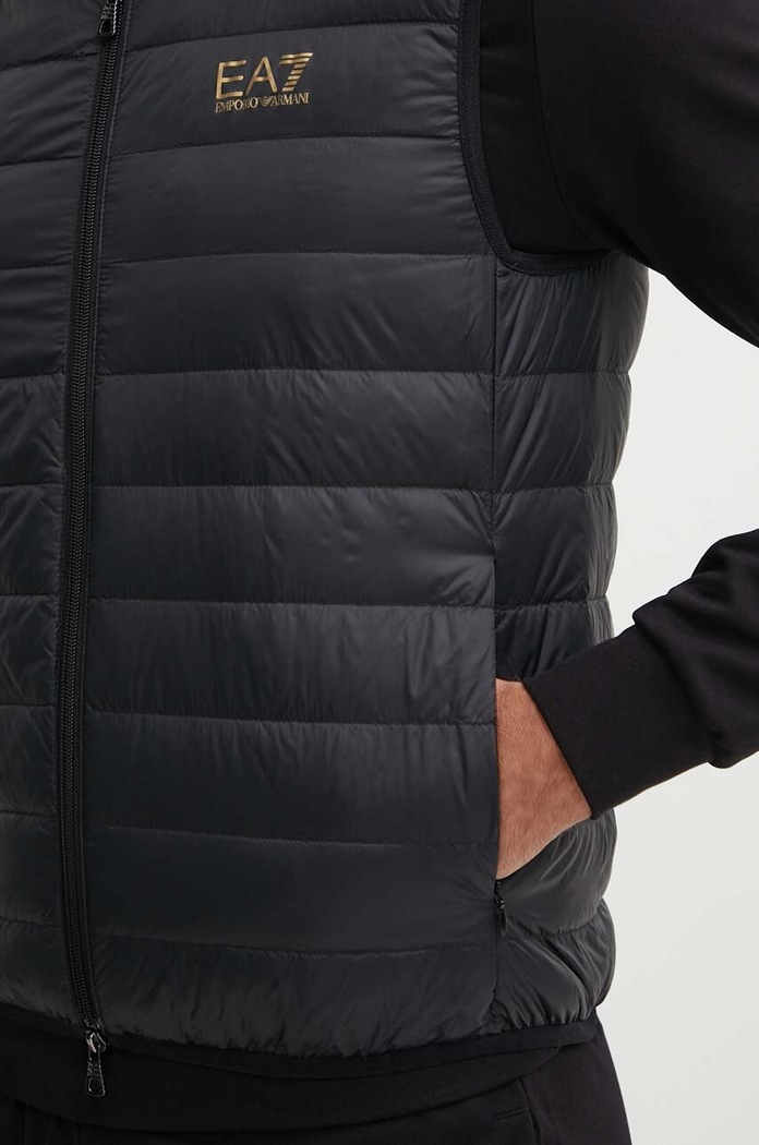 EA7 Emporio Armani vesta de puf PNGPZ.8NPQ06.0208 negru
