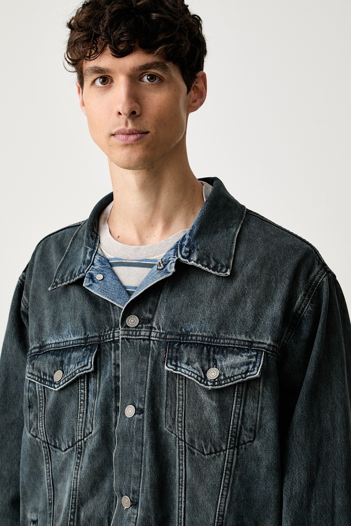 Levi's jeans jakna moška bombažna RELAXED FIT modra A5782