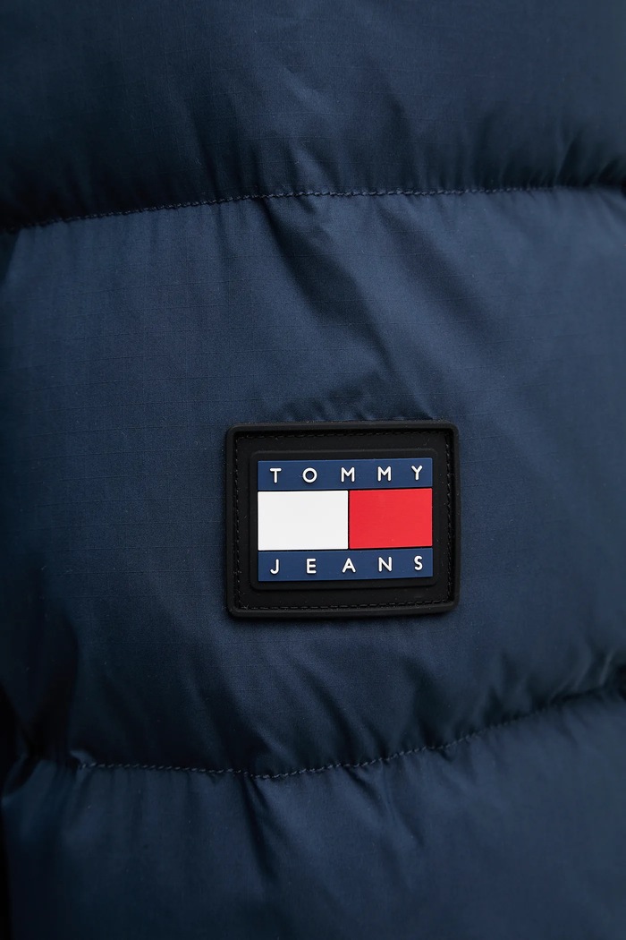 Μπουφάν με επένδυση από πούπουλα Tommy Jeans DM0DM19786 σκούρο μπλε