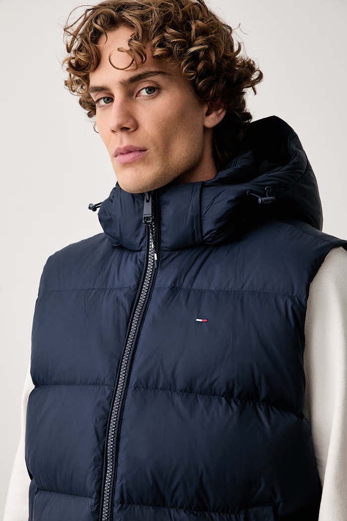 Tommy Jeans péřová vesta pánská námořnická modř DM0DM20465