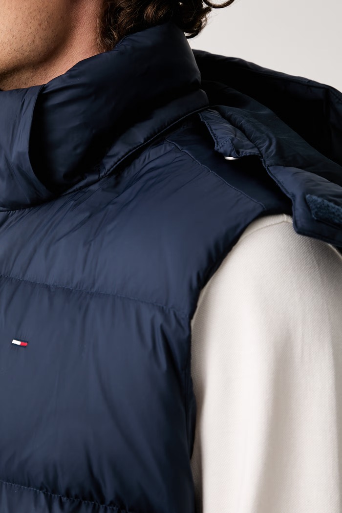 Tommy Jeans péřová vesta pánská DM0DM20465