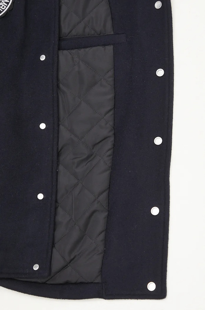 Vunena jakna AMBUSH Stadium Jacket BMEK002F24FAB0014628 mornarsko plava